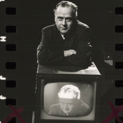 What does “the medium is the message” mean? Marshall McLuhan Explained
